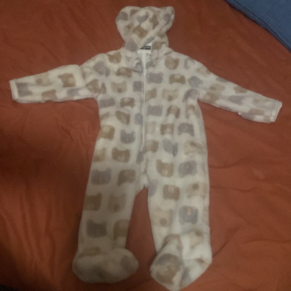 A Baby Gear Zip Up Onses very soft cozy n warm
